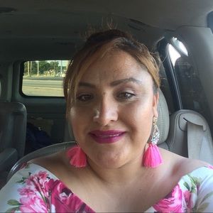 Meet your Posher, Elia